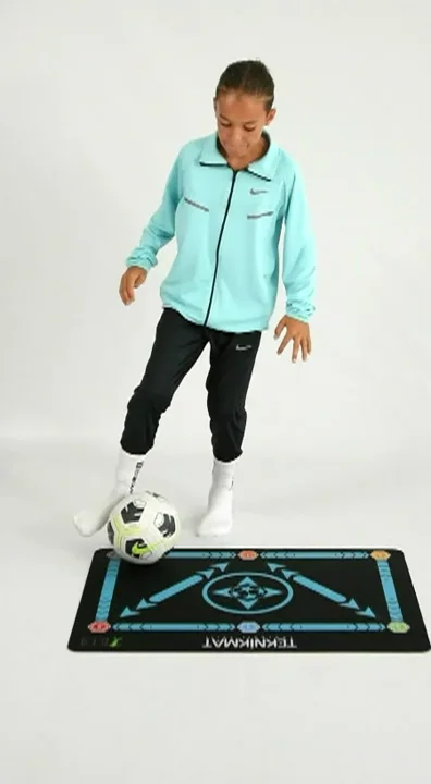 4. seviye: E Shape hareketi, futbolcu Teknikmat matında