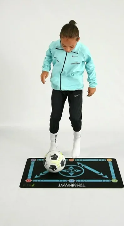 5. seviye: L + V Shape hareketi, futbolcu Teknikmat matında