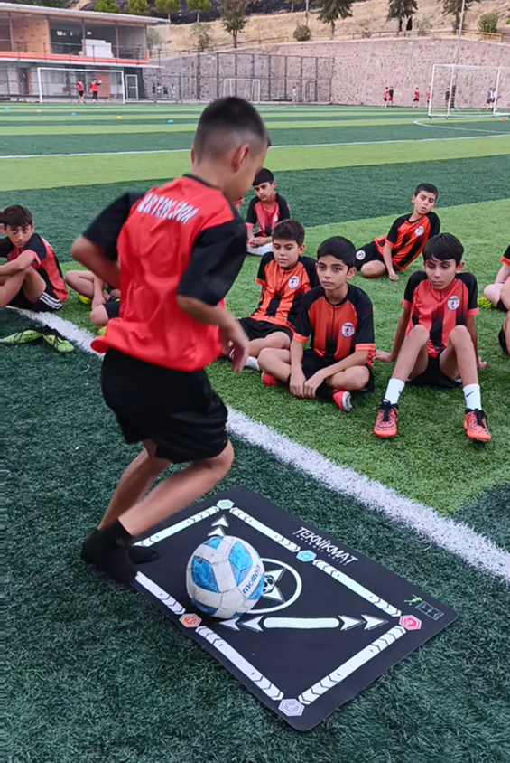 Training on the Teknikmat mat