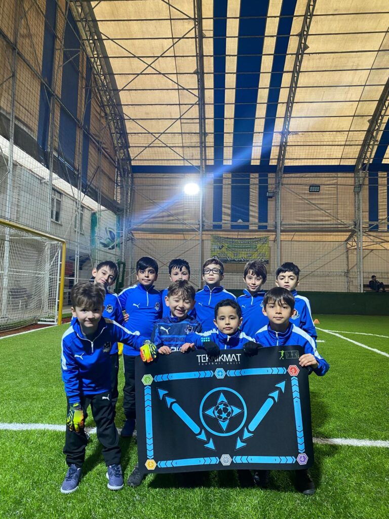 Youth player training on the Teknikmat mat