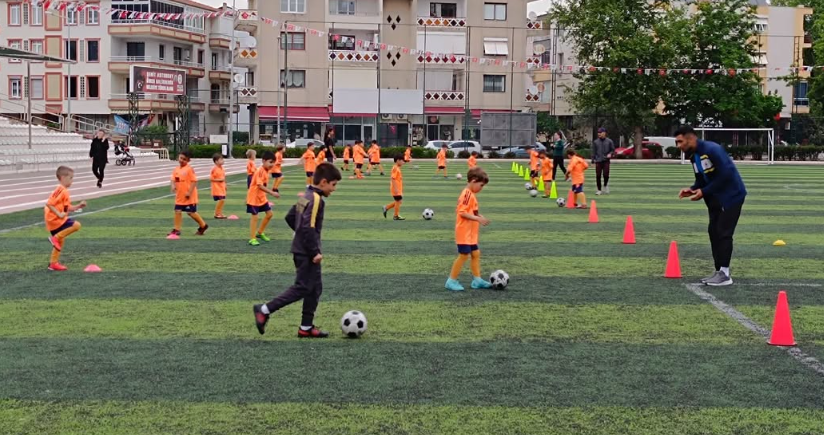 Coach Erkan with the players