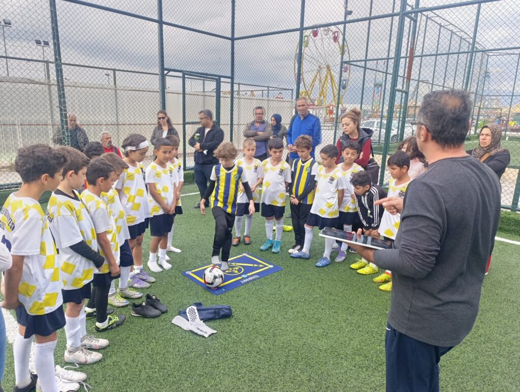 Young players training with Teknikmat